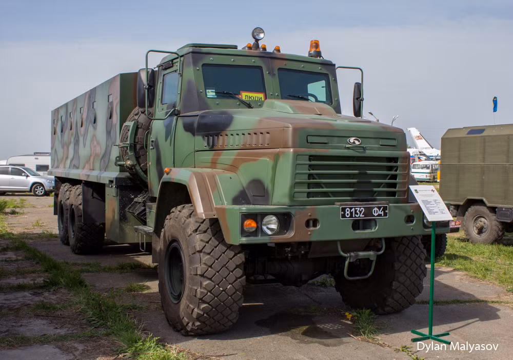Trong ảnh là dòng xe thiết giáp được phát triển trên khung gầm xe vận tải hạng trung KrAZ-63221.Nguồn ảnh: Dylan Malyasov