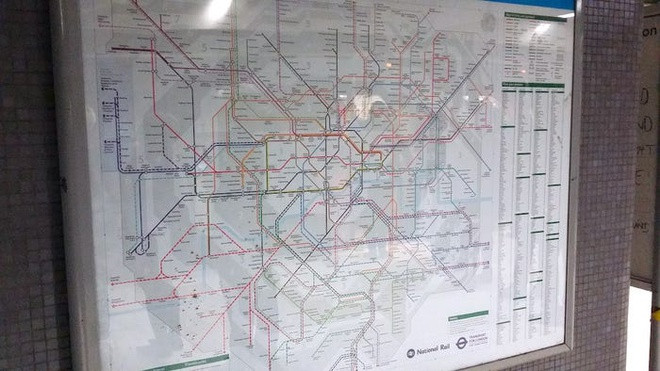 Với tổng cộng 270 trạm dừng, việc đọc bản đồ chính xác đòi hỏi phải có kỹ năng tốt. Và rất khó để kiếm sự trợ giúp nếu các quầy bán vé đóng cửa.