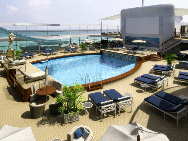 Những không gian, khu vui chơi, giải trí chung cho các cư dân, hành khách trên Utopia gồm có nhà hát, câu lạc bộ đêm, phòng trà, sòng bạc, phòng trưng bày nghệ thuật, bể bơi, sân tennis, công viên nước, phòng tập thể dục, và khu vườn xanh mướt. Trung tâm y tế là một tiện ích quan trọng khác không thể bỏ qua của chiếc tàu này.