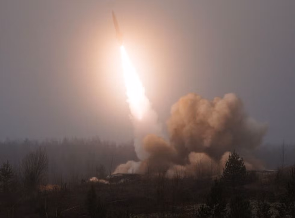 Phiên bản nâng cấp mang tên Tochka-U được nghiên cứu phát triển vào năm 1986 với nhiều cải tiến về dẫn đường cho độ chính xác hơn.