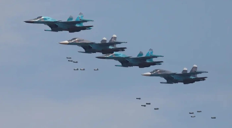 Ngày 18/8, trực thăng Mi-28NM của Nga đã sử dụng rocket S-8 tấn công lực lượng vũ trang và xe bọc thép Ukraine ở khu vực biên giới Kursk. Ảnh: Reuters.