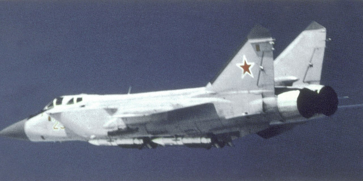 Bắt đầu từ năm 1981, MiG-31 chính thức phục vụ trong Không quân Liên Xô và sau đó là Lực lượng Không gian vũ trụ Nga; đây thực sự là một vũ khí tin cậy, đó là lý do tại sao MiG-31 vẫn được giữ trong biên chế của không quân Nga hiện nay.