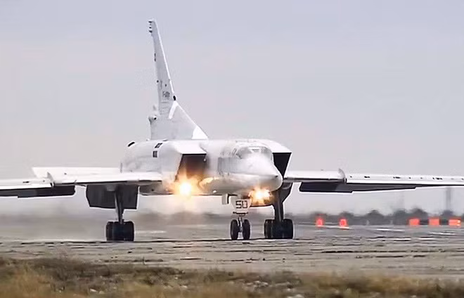 MiG-31 không phải là máy bay duy nhất do Liên Xô sản xuất đã được Nga hiện đại hóa trong những năm gần đây; máy bay ném bom chiến lược siêu âm Tu-22M3M cũng được nâng cấp từ Tu-22M3, nhưng có nhiều thiết bị được thay thế hoàn toàn, giúp tăng khả năng điều hướng và điều khiển tự động máy bay cũng như đơn giản hóa việc chuẩn bị cho chuyến bay.