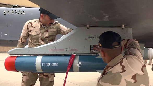 Do thiếu máy bay chiến đấu, Quân đội Iraq phải sử dụng CH-4 làm máy bay tiến công hạng nhẹ, đối đầu trực tiếp với lực lượng vũ trang IS; CH-4 sử dụng tên lửa dẫn đường chính xác trên máy bay để tiêu diệt các phần tử cực đoan này. Sau Iraq, các quốc gia khác như Ai Cập và Arab Saudi cũng mua UAV và tên lửa đi kèm do Trung Quốc sản xuất. Đặc biệt là Arab Saudi đã sử dụng UAV CH-4 với quy mô lớn trên chiến trường Yemen, dùng làm phương tiện trinh sát - tiến công lực lượng vũ trang Houthi.