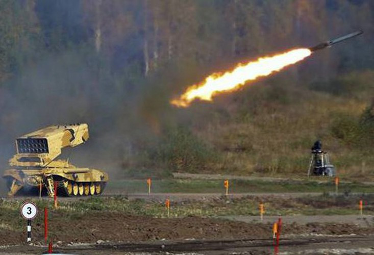 Pháo phản lực nhiệt áp TOS-1 có trọng lượng 46 tấn, dài 9,5 m, rộng 3,6 m, cao 2,2 m, kíp chiến đấu gồm 3 người. TOS-1 sử dụng loại đạn rocket phóng cỡ 220 mm.