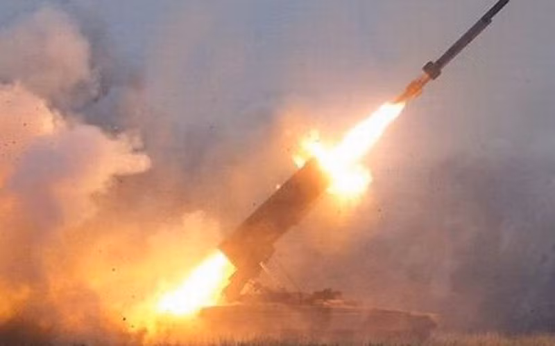 Tạp chí Popular Mechanics của Mỹ từng gọi TOS-1A là "địa ngục trần gian" có thể gieo rắc kinh hoàng cho bất cứ mục tiêu nào bị đầu đạn nhiệt áp của nó nhắm bắn.