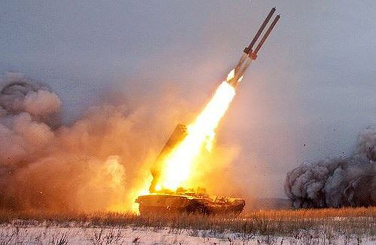 TOS-1A là một pháo phản lực đa nòng do Liên Xô chế tạo, sử dụng đạn rocket mang đầu đạn nhiệt áp và cháy, có nhiệm vụ tiêu diệt bộ binh, các loại khí tài, công trình, bao gồm cả công sự kiên cố của đối phương.