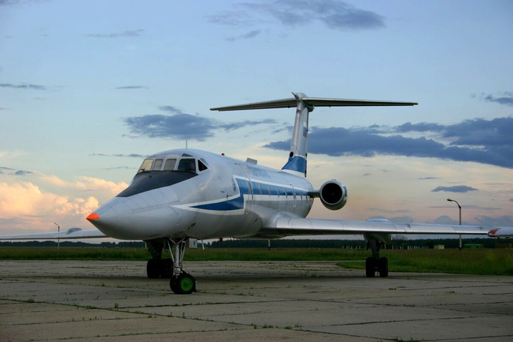 Được biết Tu-134UBL là phi cơ được quân đội Nga phát triển từ máy bay chở khách Tu-134 từ thập niên 1990 nhằm phục vụ huấn luyện phi công và hoa tiêu các dòng oanh tạc cơ chiến lược Tu-160 và Tu-22M3.