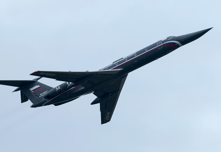 Phần khoang máy bay có 12 chỗ ngồi dành cho các học viên phi công.