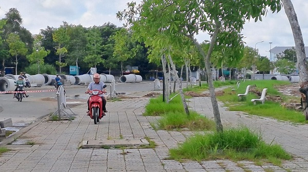 Cà Mau: Cận cảnh Dự án Quảng trường Phan Ngọc Hiển hơn 236 tỷ - Hình 12 Ca Mau: Can canh Du an Quang truong Phan Ngoc Hien hon 236 ty-Hinh-12