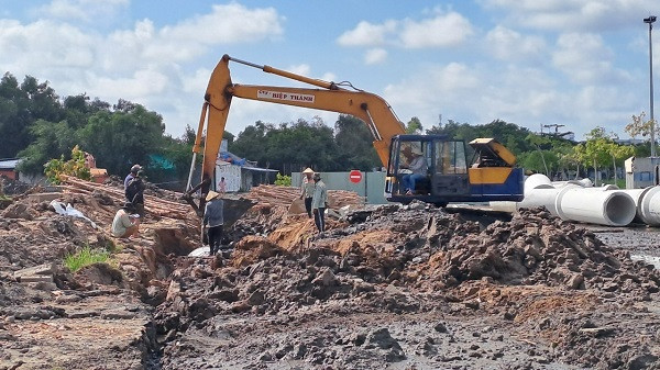 Cà Mau: Cận cảnh Dự án Quảng trường Phan Ngọc Hiển hơn 236 tỷ - Hình 8 Ca Mau: Can canh Du an Quang truong Phan Ngoc Hien hon 236 ty-Hinh-8