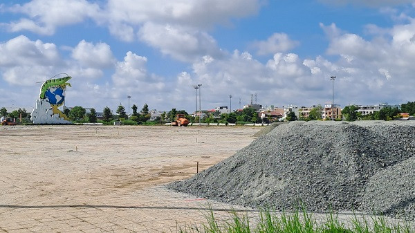 Cà Mau: Cận cảnh Dự án Quảng trường Phan Ngọc Hiển hơn 236 tỷ - Hình 5 Ca Mau: Can canh Du an Quang truong Phan Ngoc Hien hon 236 ty-Hinh-5