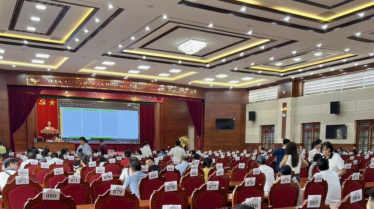 Hàng trăm người đấu giá đất ven Hà Nội, cao nhất 60 triệu/m2 Hang tram nguoi dau gia dat ven Ha Noi, cao nhat 60 trieu/m2