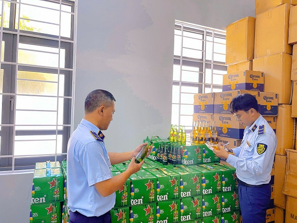 Phú Yên: Thu giữ lượng lớn bia Heineken, Corona không rõ nguồn gốc Phu Yen: Thu giu luong lon bia Heineken, Corona khong ro nguon goc