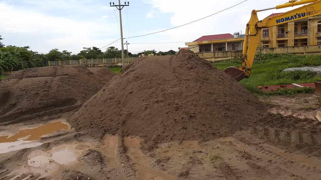 Tuy nhiên, ghi nhận của PV ngày 7/7 tại công trình này không có biển báo hiệu.