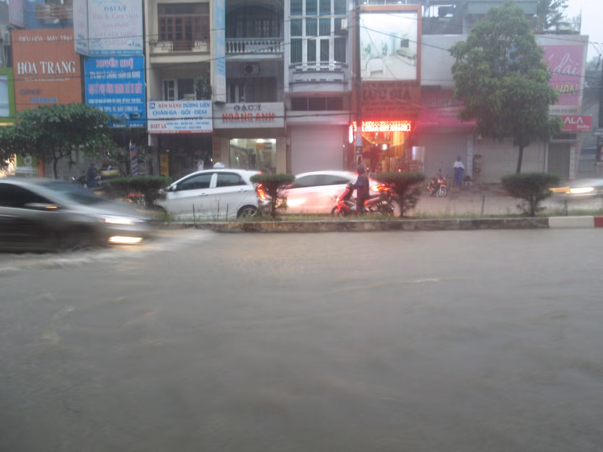 Mua lon o Quang Ninh Mot nguoi tu vong mot nguoi bi thuong-Hinh-8