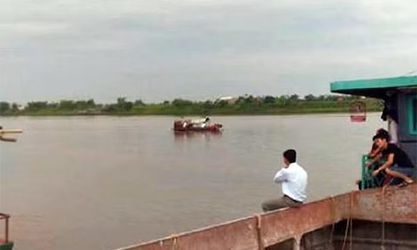 Khu vực xảy ra vụ chìm tàu trên sông Hồng.