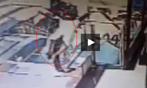 Thot tim canh em be bi thang cuon loi di