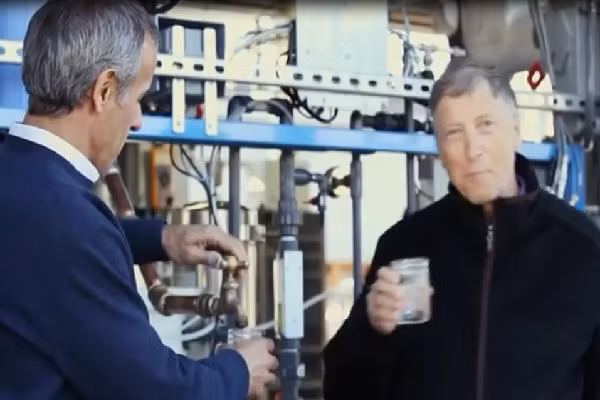 Ty phu Bill Gates uong nuoc… lam tu chat thai con nguoi