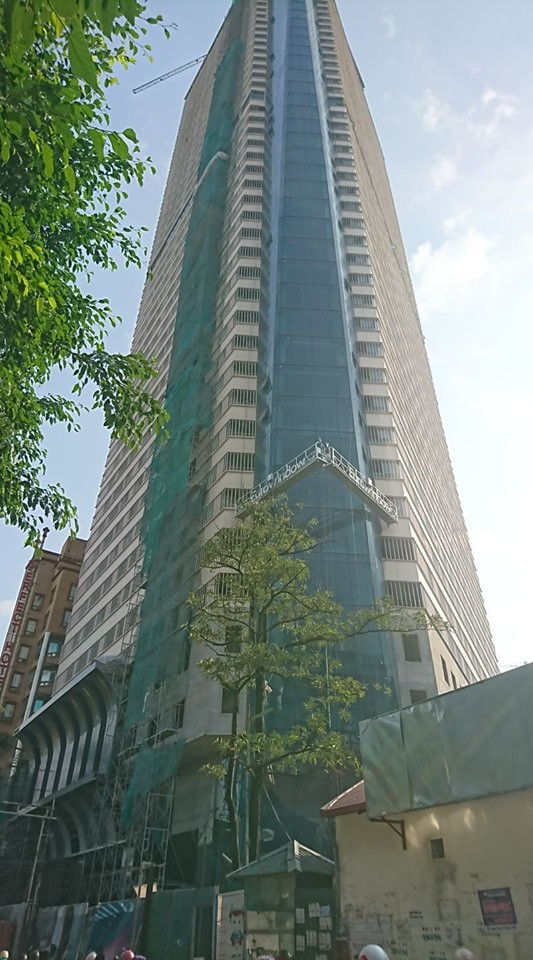 Theo khảo sát của Kiến Thức ngày 16/5/2019, dự án tòa nhà hỗn hợp Tháp Doanh nhân vẫn đang trong quá trình hoàn thiện. Ảnh: Thế Hoàng. 