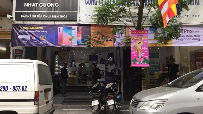 MBBank quan he nhu the nao voi Nhat Cuong mobile vua bi kham xet?