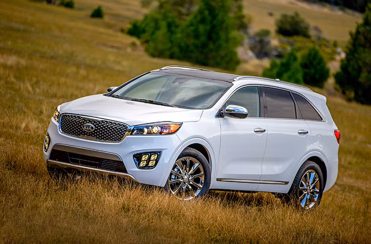  Kia Sorento 2016: Với tốc độ phát triển sản phẩm "thần tốc" của Thaco Kia hiện nay thì Sorento 2016 được ra mắt lần đầu tại Hàn Quốc vào tháng 08/2014, sẽ sớm xuất hiện tại Việt Nam là điều có thể dự đoán được.