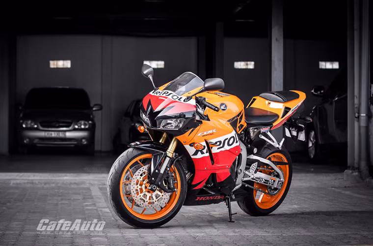 Honda CBR600RR được giới thiệu lần đầu tại triển lãm EICMA diễn ra tại Milan, Ý vào năm 2012. Theo Honda, 2 yếu tố quan trọng cấu thành nên sự thành công của mẫu sport-bike hạng trung này là tính năng vận hành và độ linh hoạt.