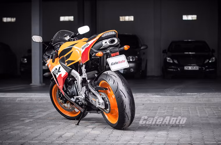 Được xem là đối thủ nặng ký của Kawasaki Ninja ZX-6R, Yamaha YZF-R6, Triumph Daytona 675, CBR600RR đã đứng đầu cuộc tuyển chọn gay gắt giữa hơn 150 mẫu xe khác và đoạt danh hiệu "mẫu xe của năm 2007" do tạp chí danh tiếng Bike bình chọn.