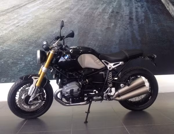 Mẫu R nine T đang trưng bày tại Hà Nội