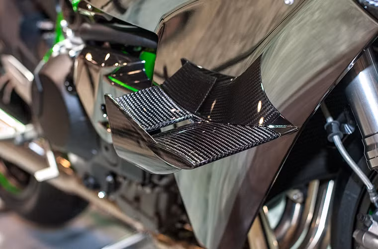 ... gọi là Intense-Force Design, giúp dòng không khí chuyển đến bộ phận siêu nạp dễ dàng hơn.