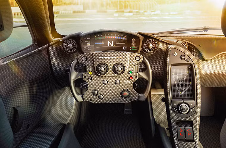 Nội thất và chương trình tập huấn của McLaren P1 GTR: Không gian nội thất của chiếc siêu xe mang phong cách tối giản với khá ít phụ kiện, với điểm nhấn là vô-lăng mới lấy cảm hứng thiết kế từ dòng xe đua McLaren MP4-23 2008. Chỉ những ai tham gia chương trình tập huấn lái xe của McLaren mới có thể mua P1 GTR.