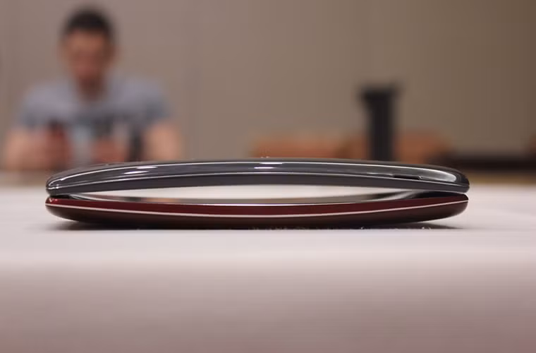 Nhờ sự kết hợp giữa các kỹ sư hóa học của LG và công ty kính Corning Gorilla Glass...