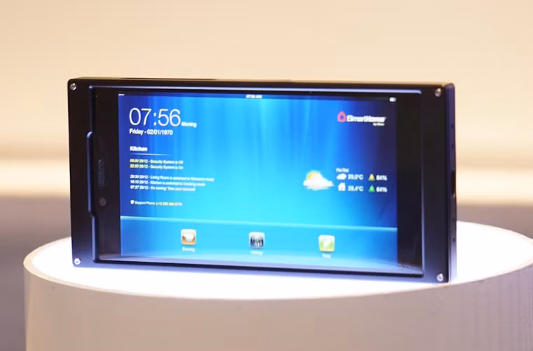 Dự kiến là cuối tháng Ba năm nay họ sẽ có một sự kiện ra mắt chính thức tại Việt Nam và bán ra sau đó từ đầu tháng Tư. Giá bán cụ thể chưa được tiết lộ nhưng đại diện Bkav hứa hẹn sẽ có giá tốt vì máy được lắp ráp trong nước.