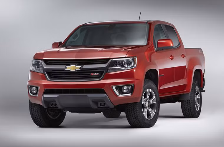  4. Chevrolet Colorado: Không chỉ nhỏ gọn và đa năng, mẫu bán tải Colorado còn có giá bán rất tốt (20.120 USD) so với các loại bán tải full-size. Theo KBB, người sở hữu xe sẽ đạt được 67,6% giá trị bán lại sau 36 tháng và 58,3% sau 5 năm sử dụng.