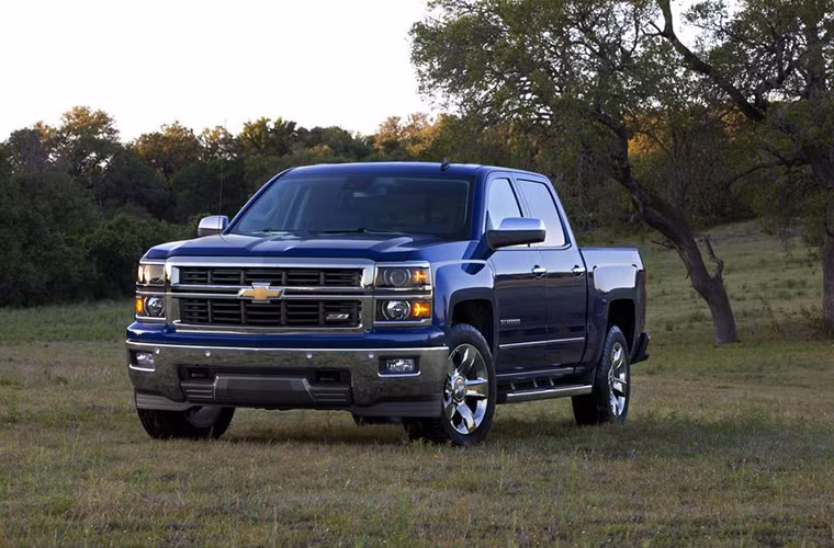  7. Chevrolet Silverado: Có giá bán 26.105 USD, Silverado sẽ giữ được 63,1% giá trị bán lại sau 36 tháng và có thể giữ 54,7% sau 60 tháng. Doanh số của Silverado đã bùng nổ trong năm 2014 với 529.755 chiếc đã được tiêu thụ tại Mỹ.