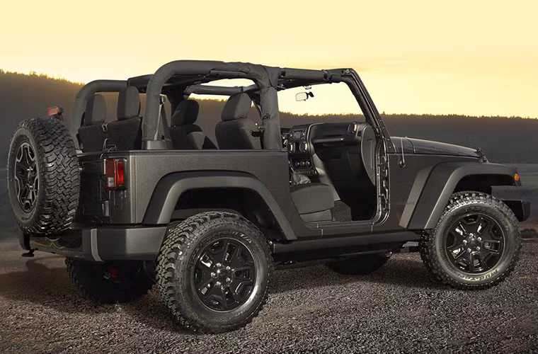  2. Jeep Wrangler: Với sự thiếu vắng của mẫu bán tải Ram trong danh sách này, chiếc bán tải full-size quan trọng duy nhất còn lại của Fiat Chrysler Automobiles là Wrangler. Có giá bán 22.795 USD, Wrangler sẽ giữ được giá trị 69,9% sau 36 tháng và 58,9 sau 60 tháng.