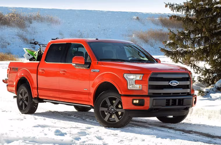  9. Ford F-150: Theo KBB, giá trị bán lại trung bình đạt mức 65,6% sau 36 tháng và 52% sau 60 tháng. Năm 2014, F-150 tiêu thụ được 753.851 chiếc tại Mỹ, giúp nó trở thành chiếc xe bán chạy nhất suốt 34 năm liền.