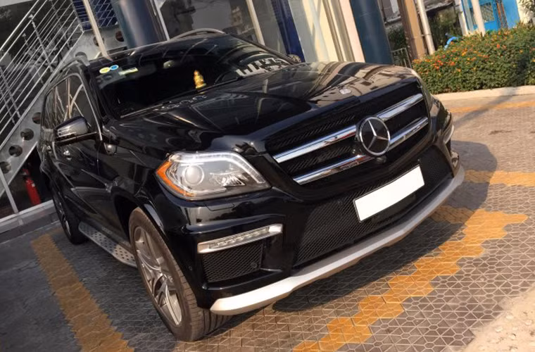Được xếp vào dòng SUV gia đình 7 chỗ có kích cỡ full-size, GL63 AMG được xây dựng trên dòng GL-Class hàng đầu của Mercedes.
