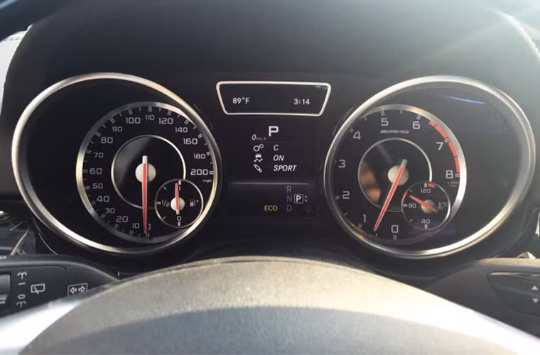 Bên cạnh động cơ, AMG cũng thay thế toàn bộ hệ thống treo và nâng cấp hệ dẫn động 4 bánh toàn thời gian 4MATIC cho GL63, đồng thời thiết lập 3 gói tùy chọn chế độ lái là Comfort, Sport và Sport +.