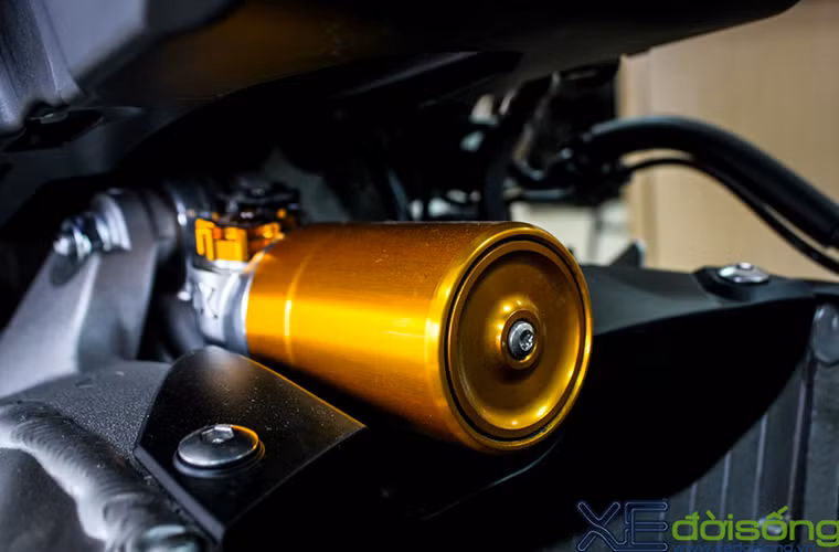 ...cải thiện hệ thống ống xả, mạch điều khiển ECU giúp chiếc superbike mạnh mẽ hơn.