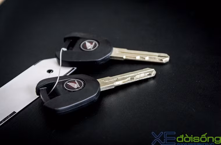 Đây là phiên bản 2014 đầu tiên tại Hà Nội bán với giá 32.000 USD (khoảng 700 triệu đồng). Nếu không nhận đồ khuyến mại là một bộ vỏ Repsol chính hãng hoặc một ống xả thì khách hàng sẽ được giảm 1.000 USD.