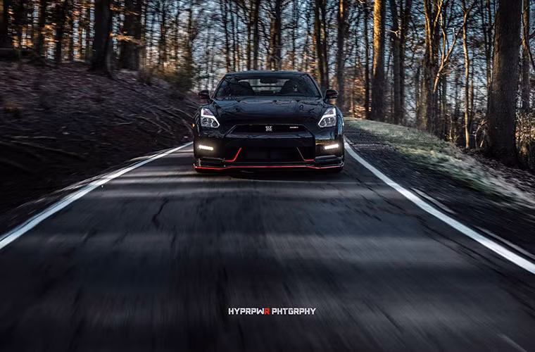 Theo Nissan, GT-R Nismo 2015 có thể hoàn thành một vòng đường đua Nurburgring trứ danh trong thời gian gần 7 phút và 8 giây.