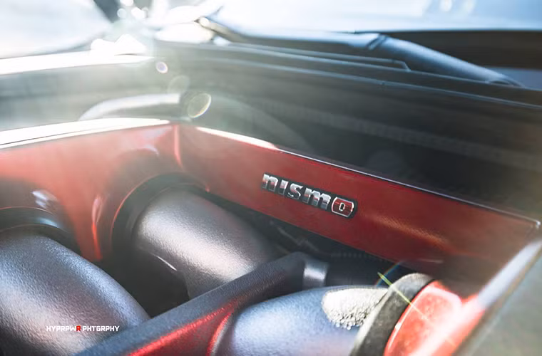 Những chi tiết này giúp chiếc xe tăng cường tính khí động học khi lực ép xuống mặt đường tăng hơn 100kg ở tốc độ 300km/h, chỉ số cản gió của chiếc xe giờ đây là Cd = 0,27.