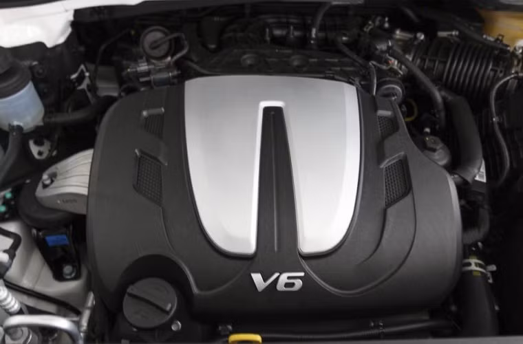 Phiên bản Sedona được "soi" sử dụng động cơ xăng 3.3 V6, mạnh 276 mã lực.