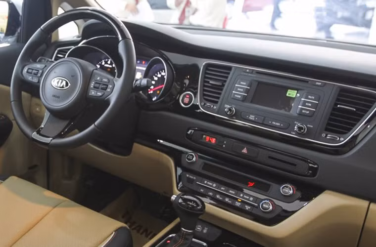 Màn hình tuy hơi nhỏ nhưng có chức năng cảm ứng.