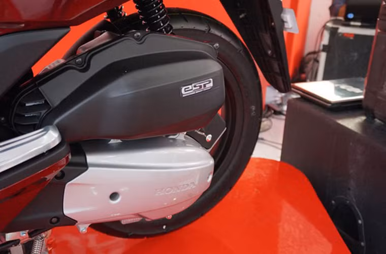 ...lốc máy của PCX 150.