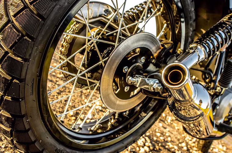 Xe sử dụng bánh xe 17 inch...