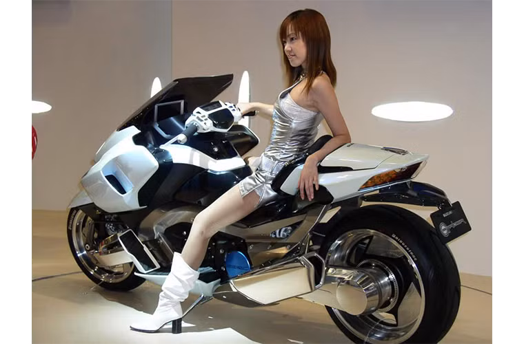 Suzuki G-Strider: Được thấy lần đầu tiên tại Tokyo Motor Show năm 2013, mẫu mô tô ý tưởng này được mô tả là mang phong cách nửa xe máy, nửa xe tay ga.