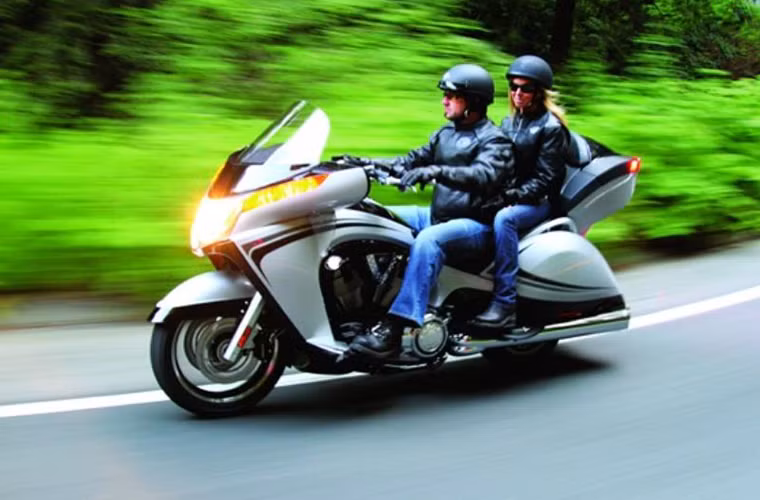 Victory Vision 800: Mẫu này là một trong những chiếc mô tô mạnh nhất, phù hợp cho các cuộc đua đường phố cũng như đường đua chuyên nghiệp. Thêm vào đó, mẫu xe này đã thu hút được rất nhiều fan hâm mộ nhờ độ bền và độ tin cậy của nó.