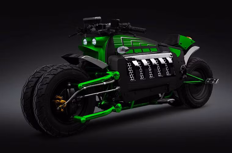 Dodge Tomahawk: Đây là chiếc xe thuộc dạng xe "lưu động" đến từ hãng xe hơi Dodge. Với kiểu dáng dữ dằn và tiềm năng, Widowmaker Dodge sau này được gọi là "Tomahawk". Chiếc xe lần đầu tiên được trình làng vào năm 2003 tại một trong những salon xe ở Detroit (Mỹ).